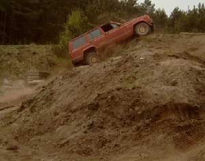 Peckfitz Fahrgel�nde - Jeep auf dem H�gel